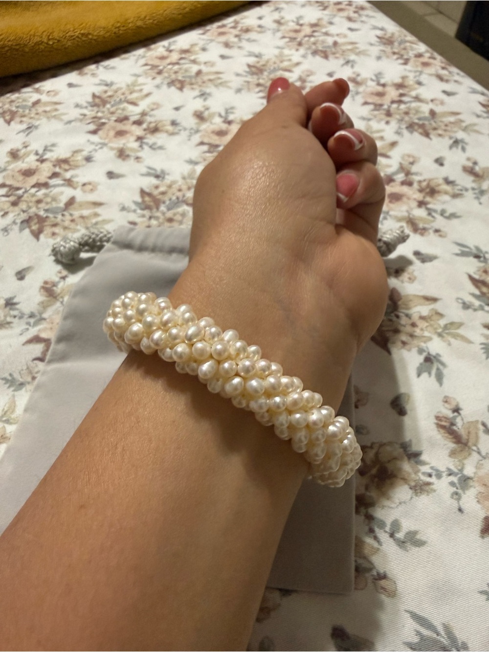 Cream Pearl Cluster Stretch Bracelet for Women